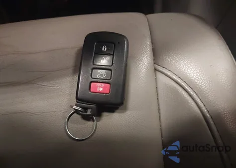 2019 Toyota Highlander Hybrid Xle z USA, uszkodzony, nr VIN 5TDJGRFHXKS075340